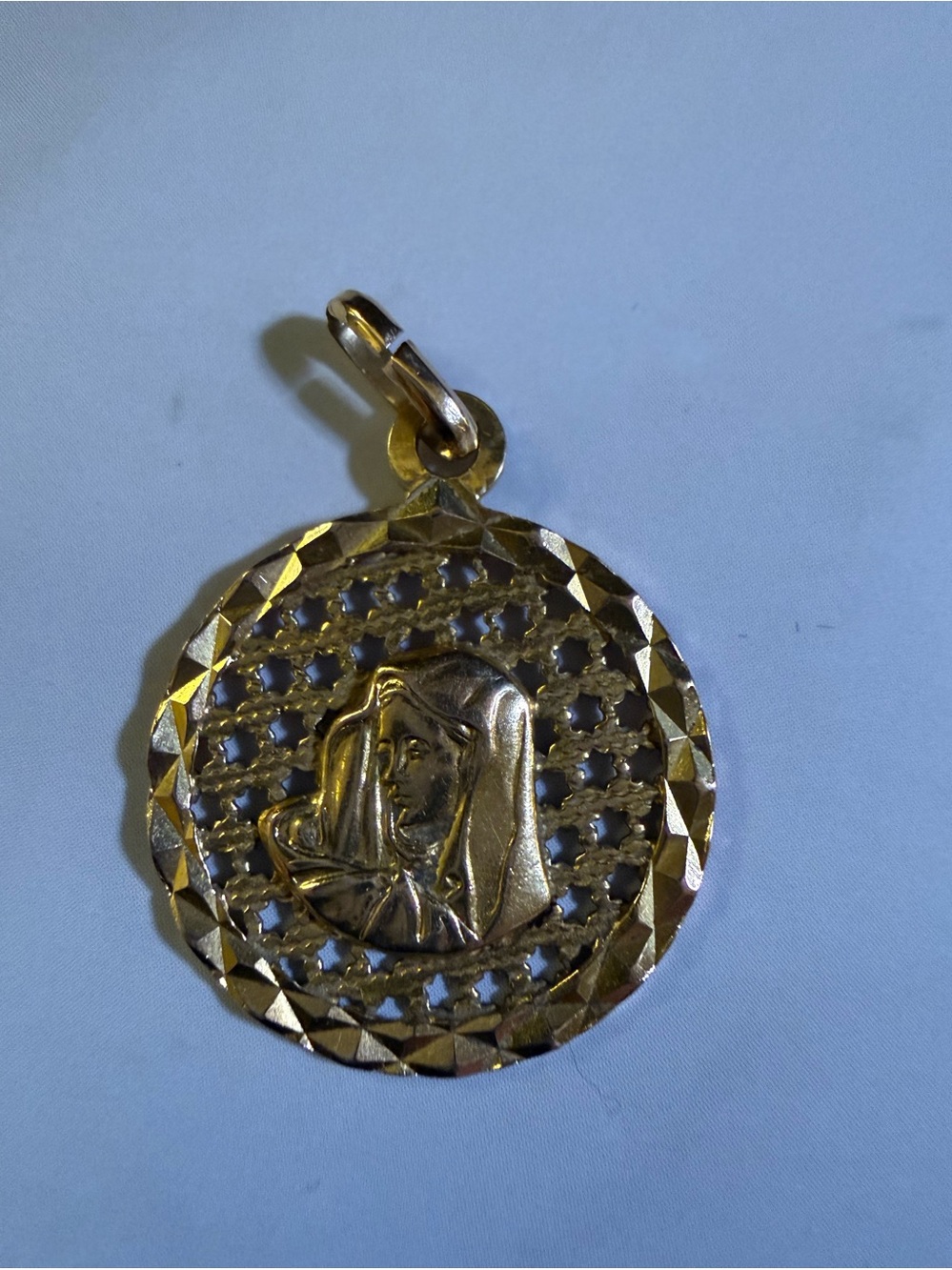 Vintage 18K Solid Yellow Gold Virgin Mary Madonna Religious Medal Pendant
